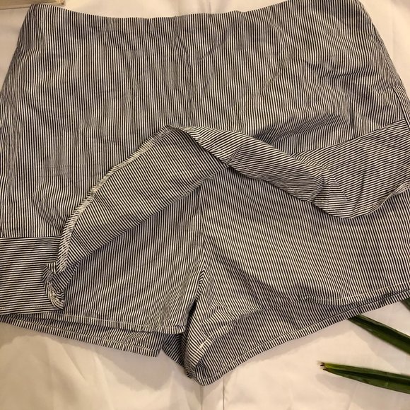 Blue & white pin stripe high waisted skort - Picture 3 of 4